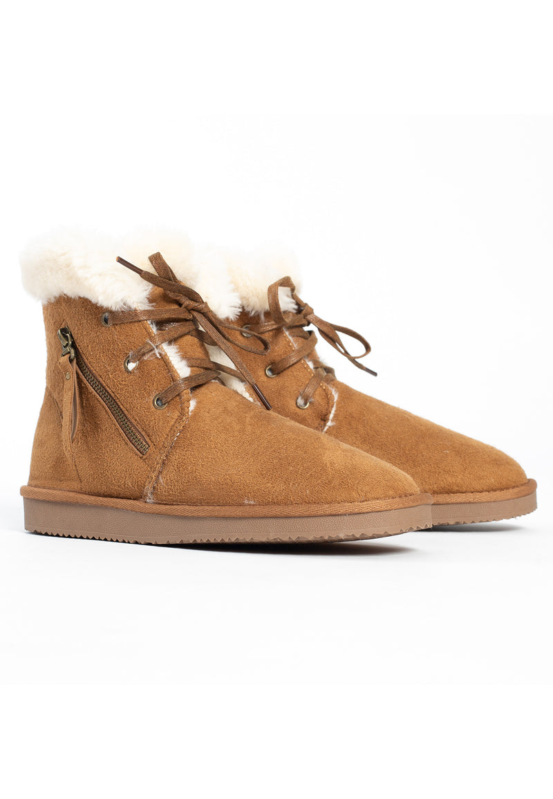 Paire de bottines fourrées Celia camel de trois-quarts, laçage marron croisé