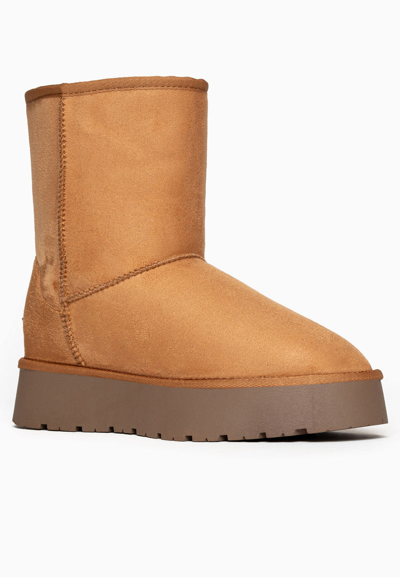 Bottine fourrée Joy camel de trois-quarts avant, tige droite jusqu'au mollet