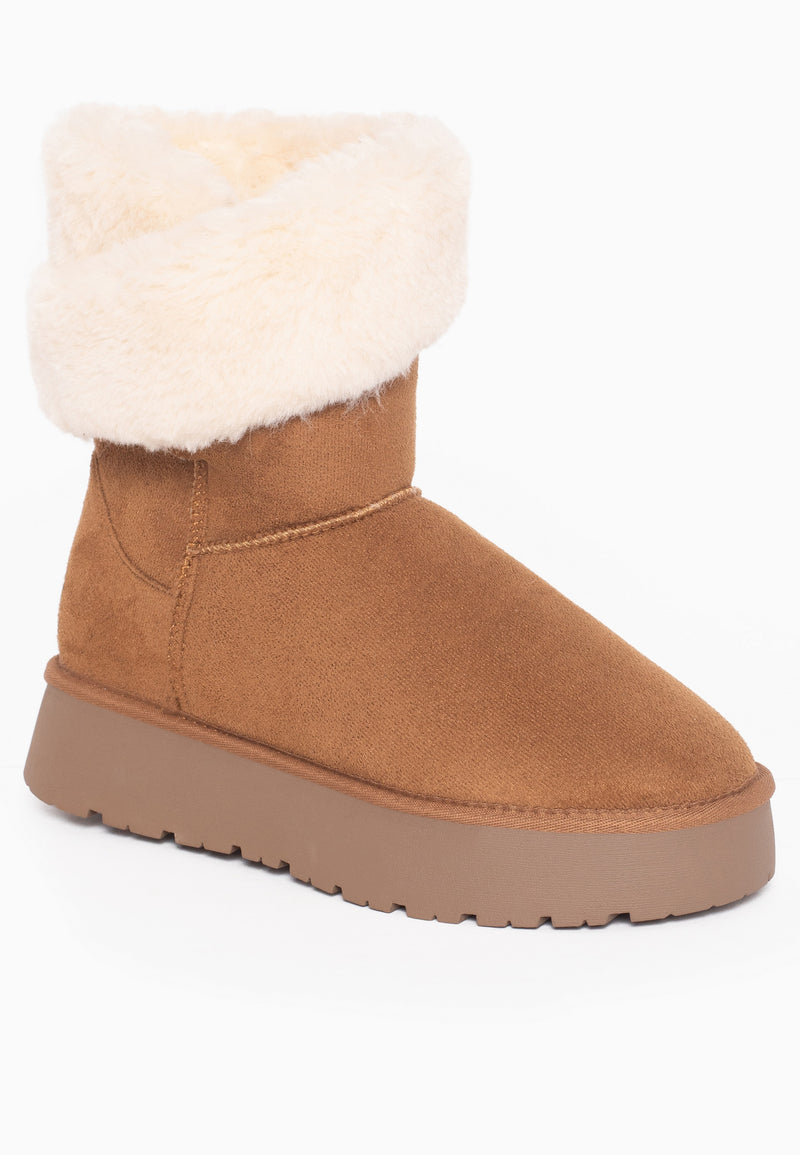 Bottine fourrée Barbara camel de trois-quarts avant, col crème replié sur la tige