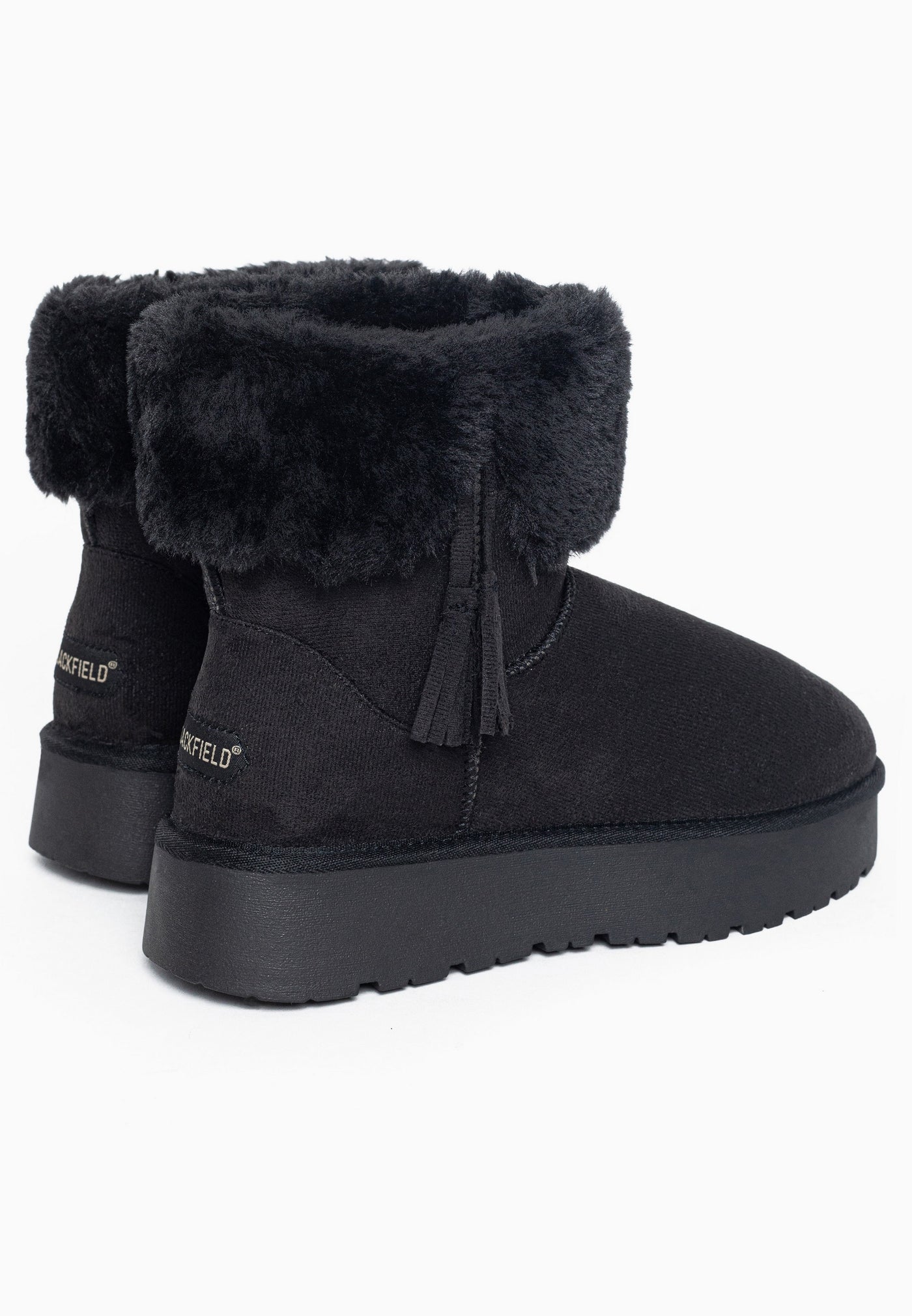 Paire de bottines fourrées Clary noires vues de dos, deux étiquettes Blackfield au talon