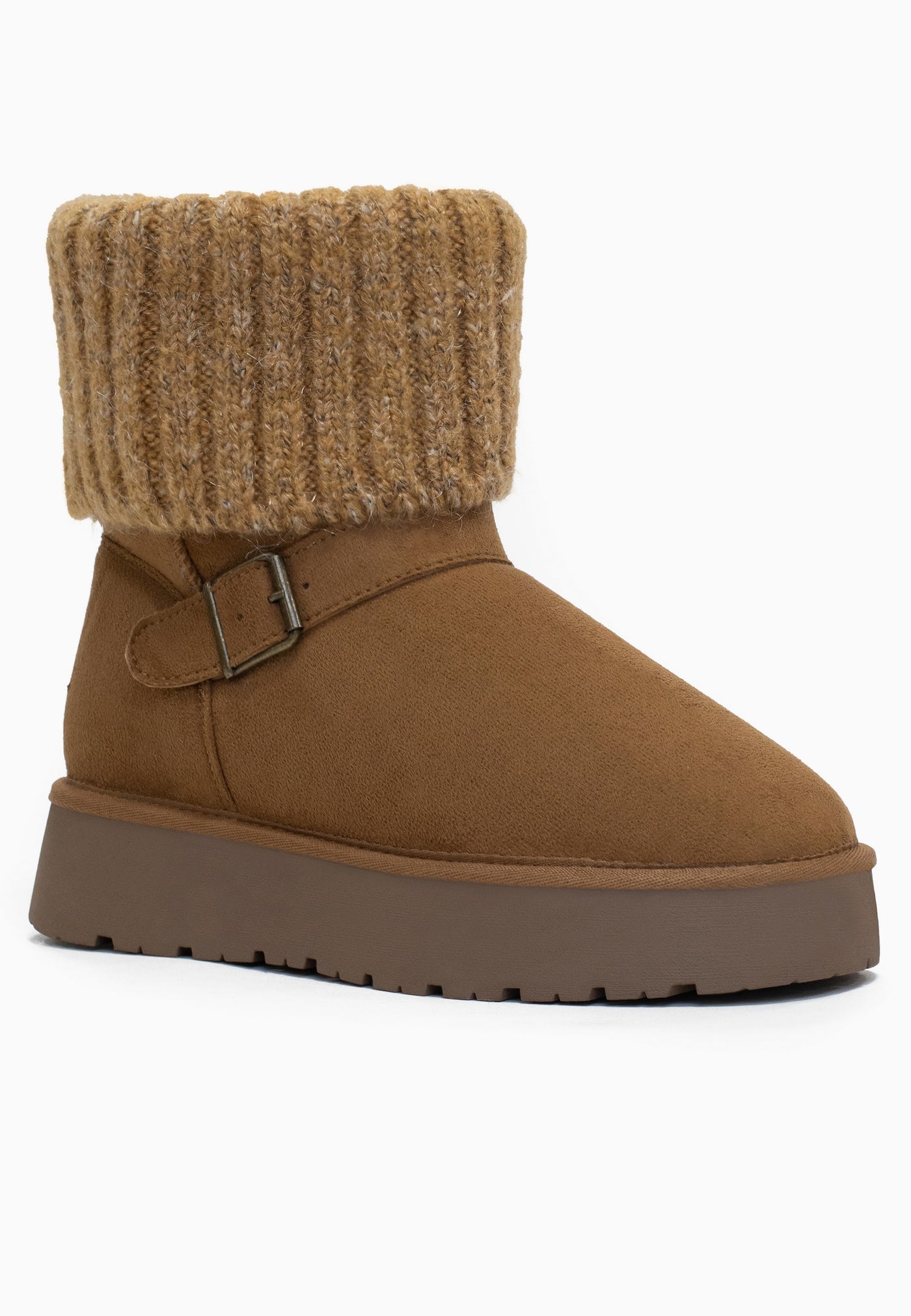 Bottine fourrée Kylie camel de profil, boucle carrée en métal patiné sur la bride