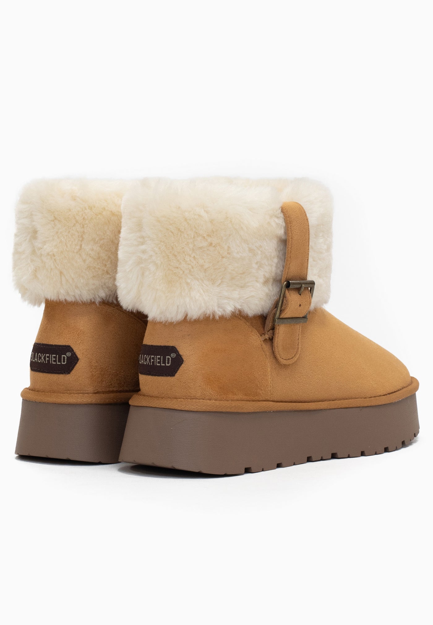 Paire de bottines fourrées Afton camel de dos, deux étiquettes cousues aux talons