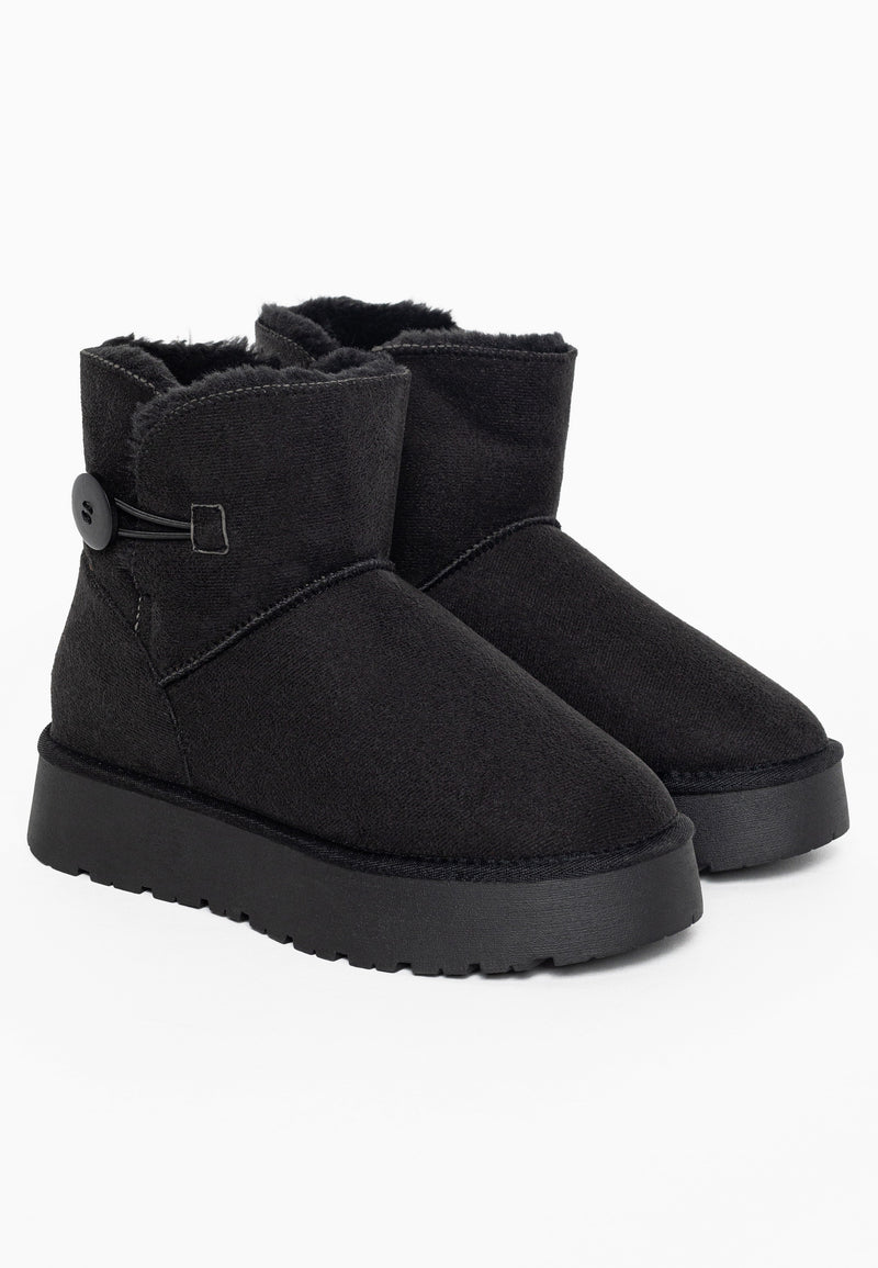 Bottines fourrées Clair noires vues de trois-quarts face, bouton noir sur bride élastique