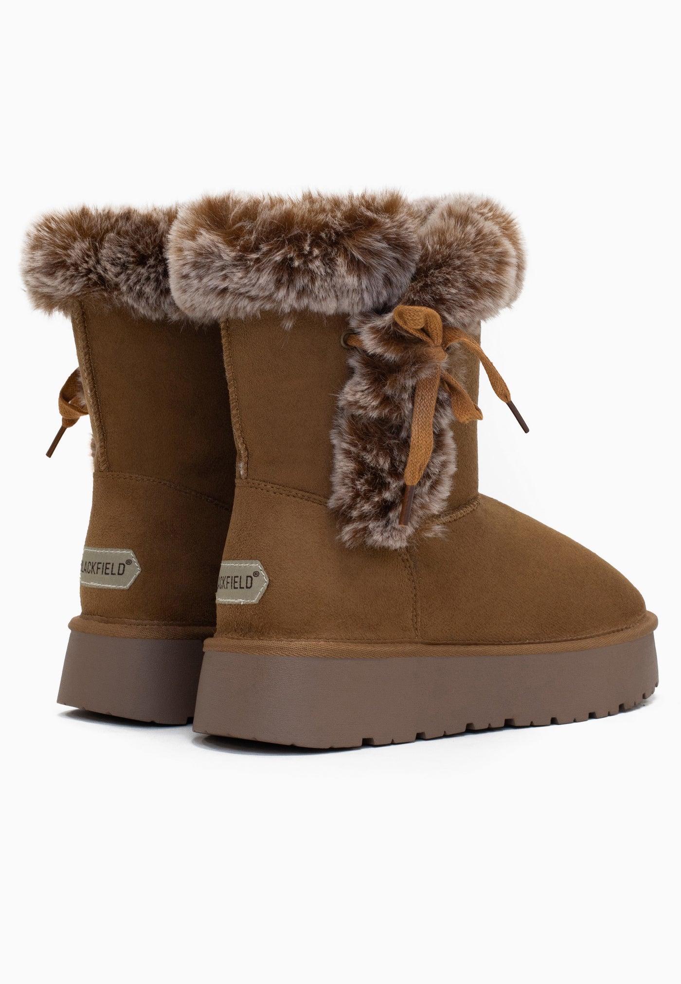 Paire de bottines fourrées Coma camel de dos, deux plaques BLACKFIELD aux talons