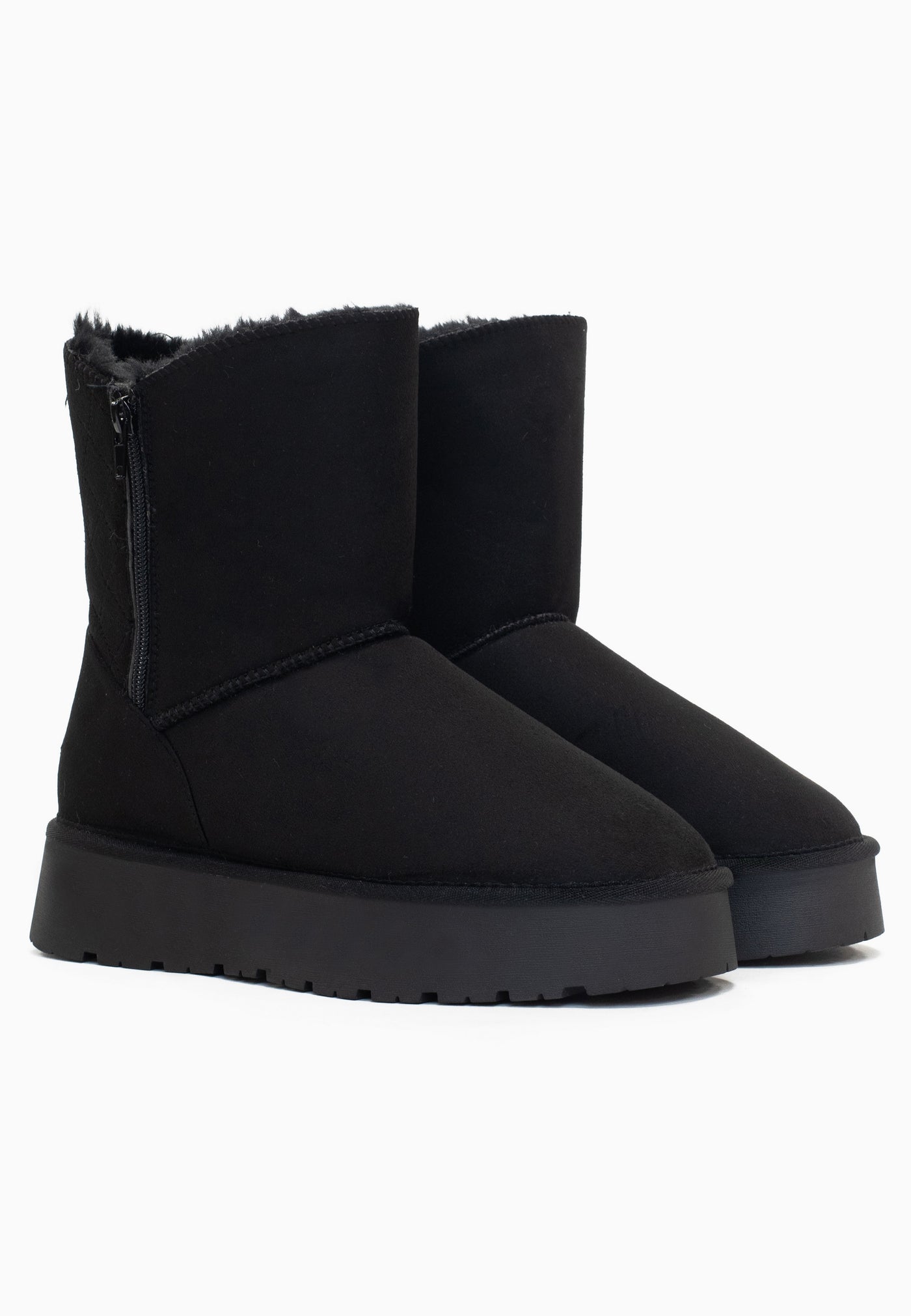 Les bottines fourrées Lena noires côte à côte, de trois-quarts, bord échancré en V au col