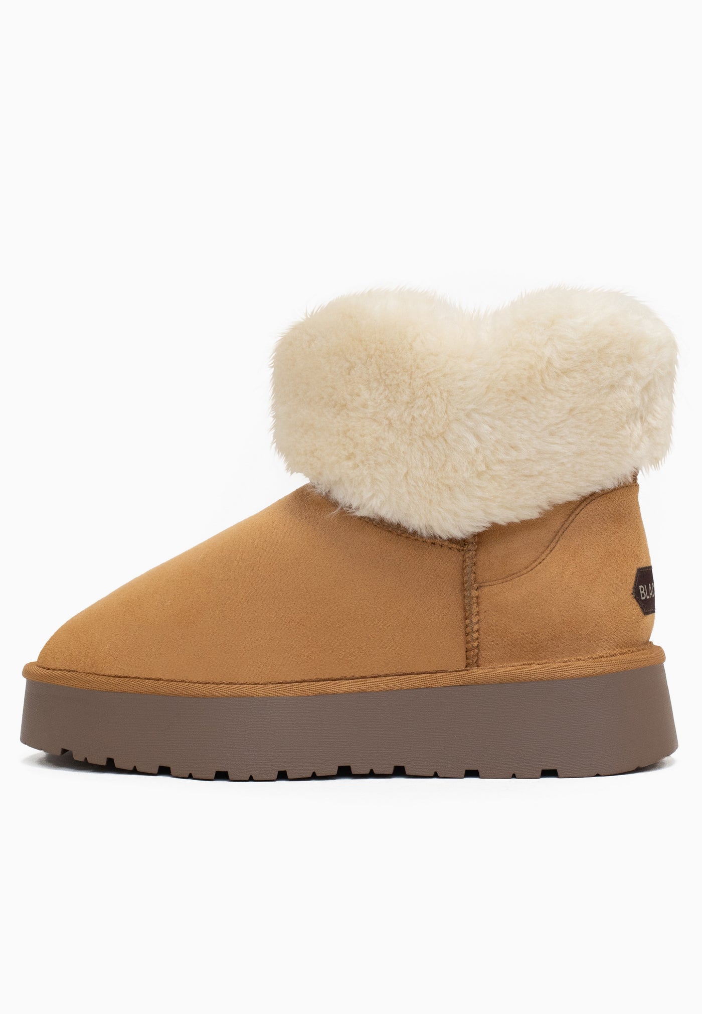 Bottine fourrée Olivia camel vue de trois-quarts arrière, étiquette brune posée au talon