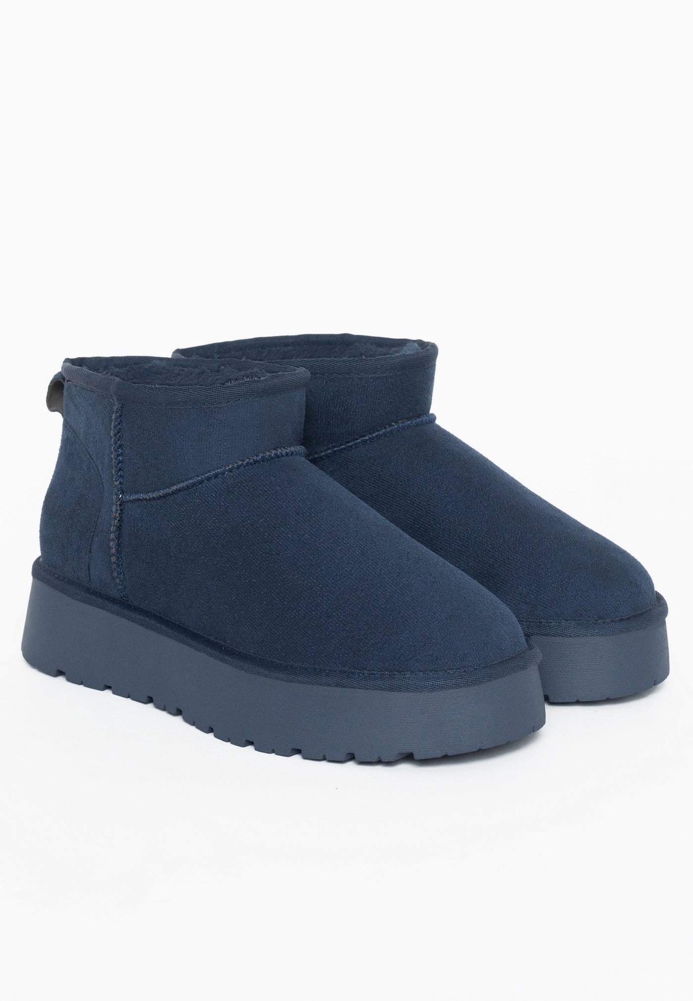 Bottines fourrées Milli marine, la paire de trois-quarts sur plateforme crantée
