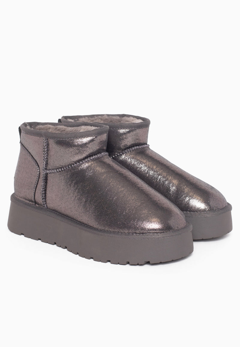 Deux bottines fourrées Milli anthracite métallisées vues de trois-quarts sur fond blanc