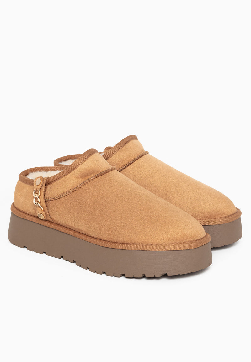 Paire de bottines fourrées Ediala camel de trois-quarts sur plateforme taupe