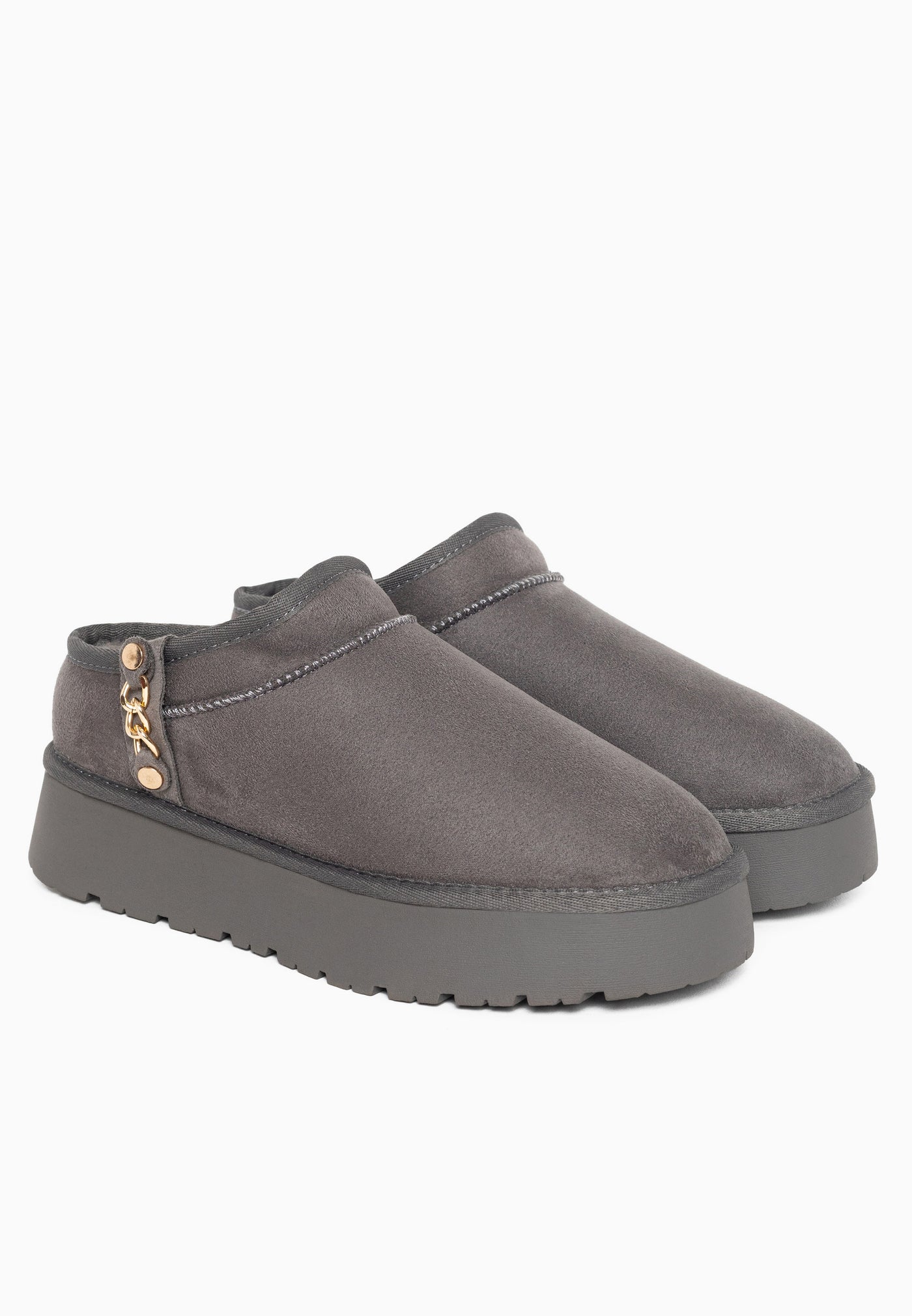 Paire de sabots fourrés Ediala anthracite de trois-quarts, chaînette dorée sur le dessus