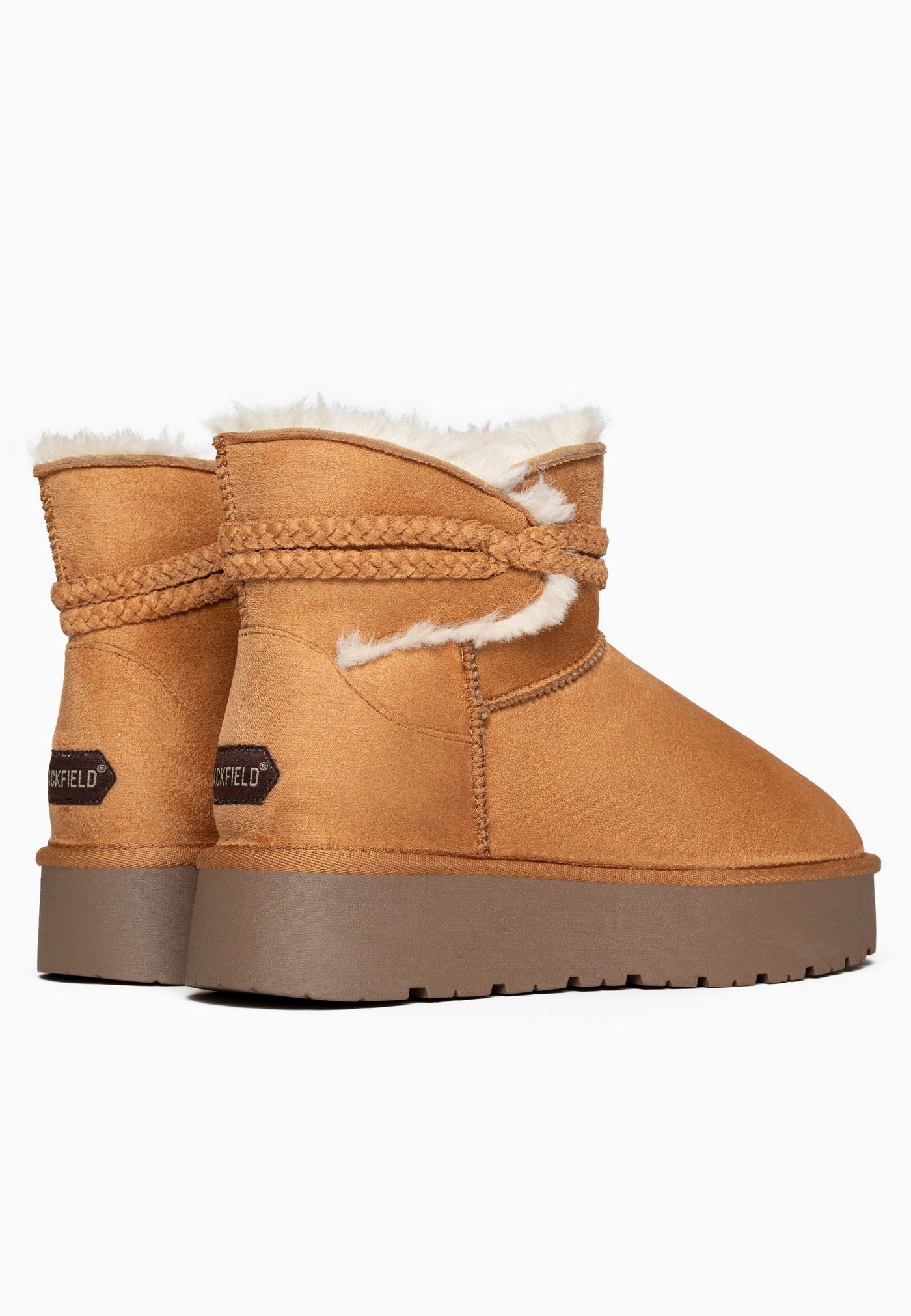 Deux bottines fourrées Mergie camel vues de dos, étiquettes hexagonales aux talons