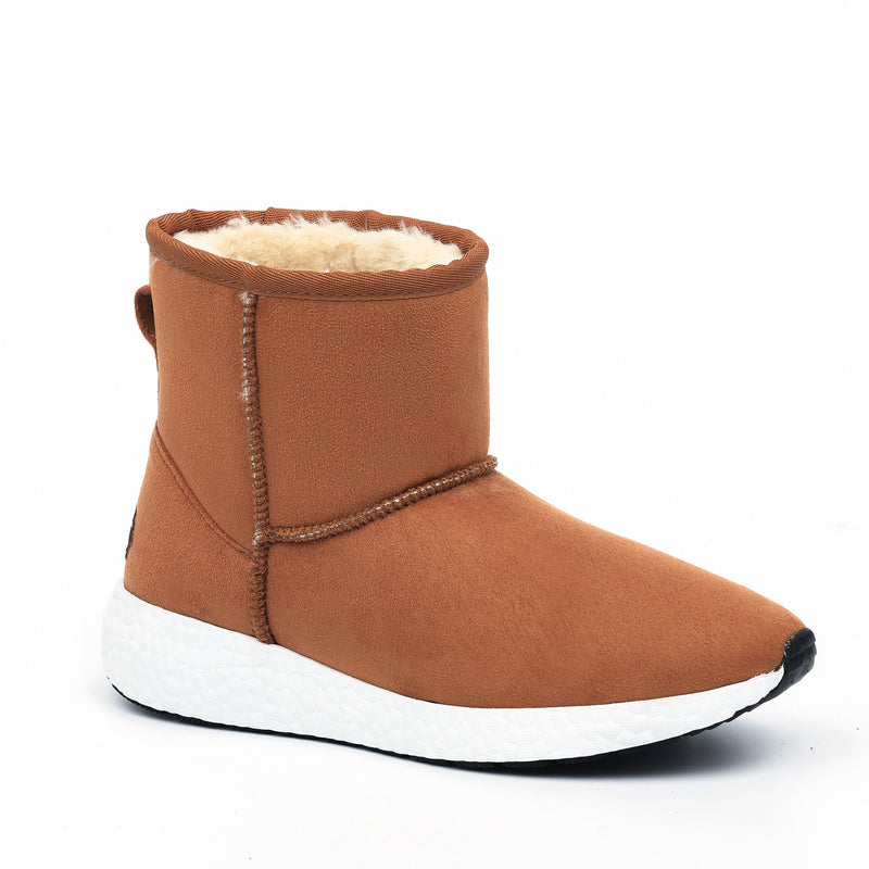 Bottine fourrée Josie camel de profil, semelle blanche alvéolée et col garni de crème