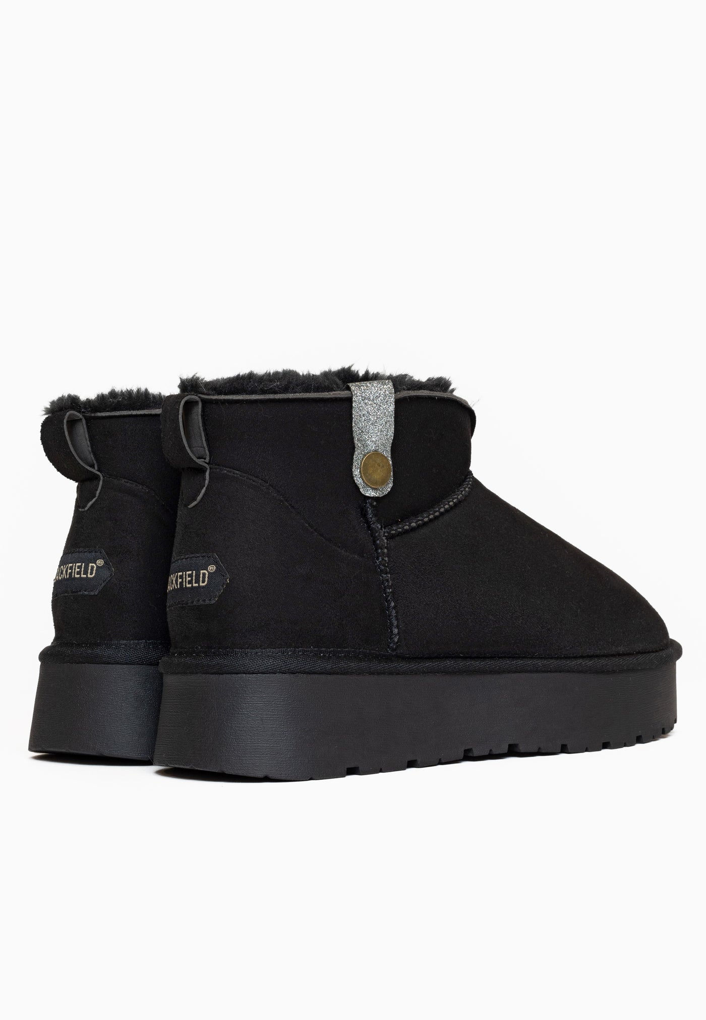 Paire de bottines fourrées Efza noires vue de dos, étiquettes Blackfield claires aux talons