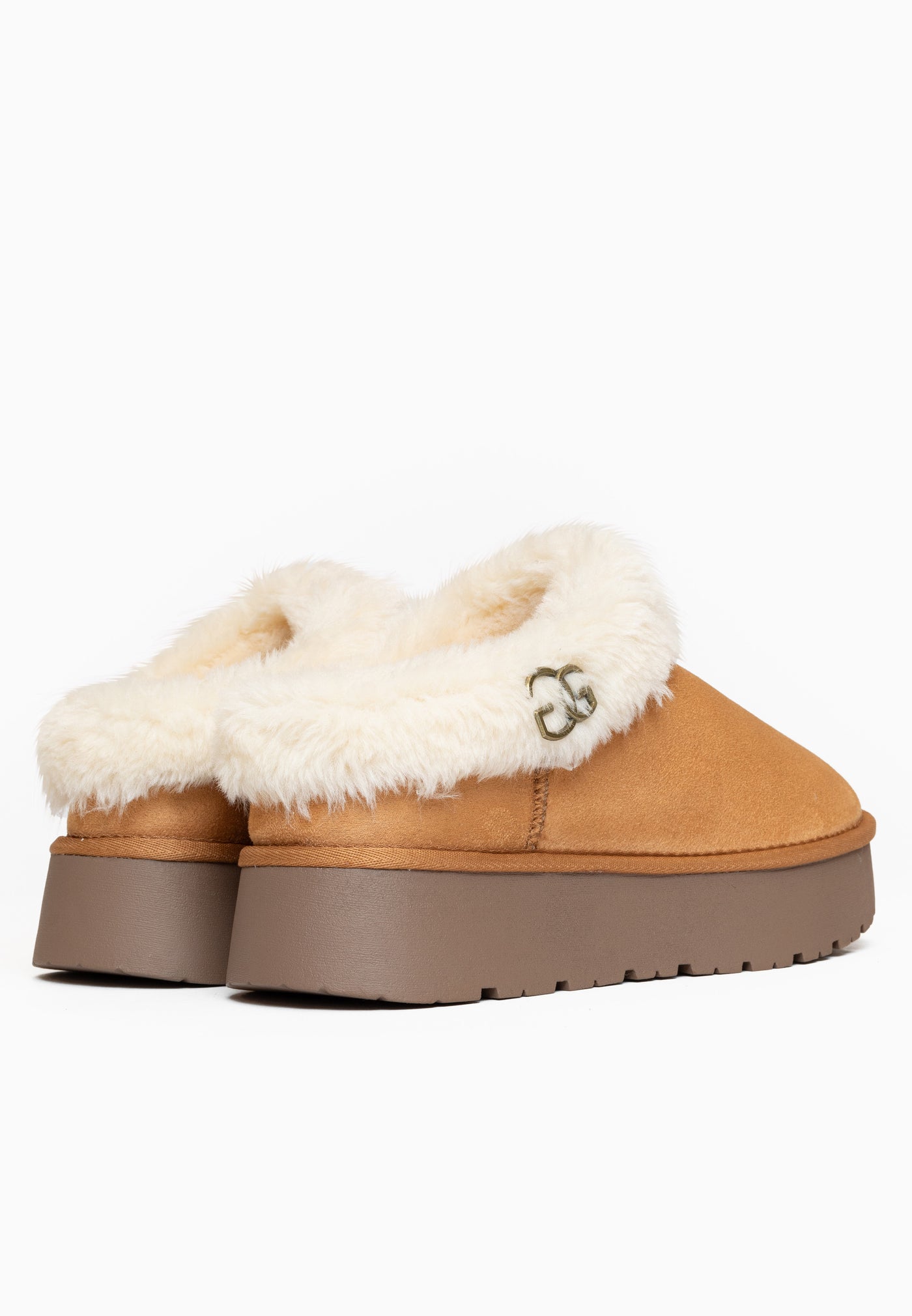 Paire de sabots fourrés Ensha camel vue de dos, deux plateformes taupe bien alignées