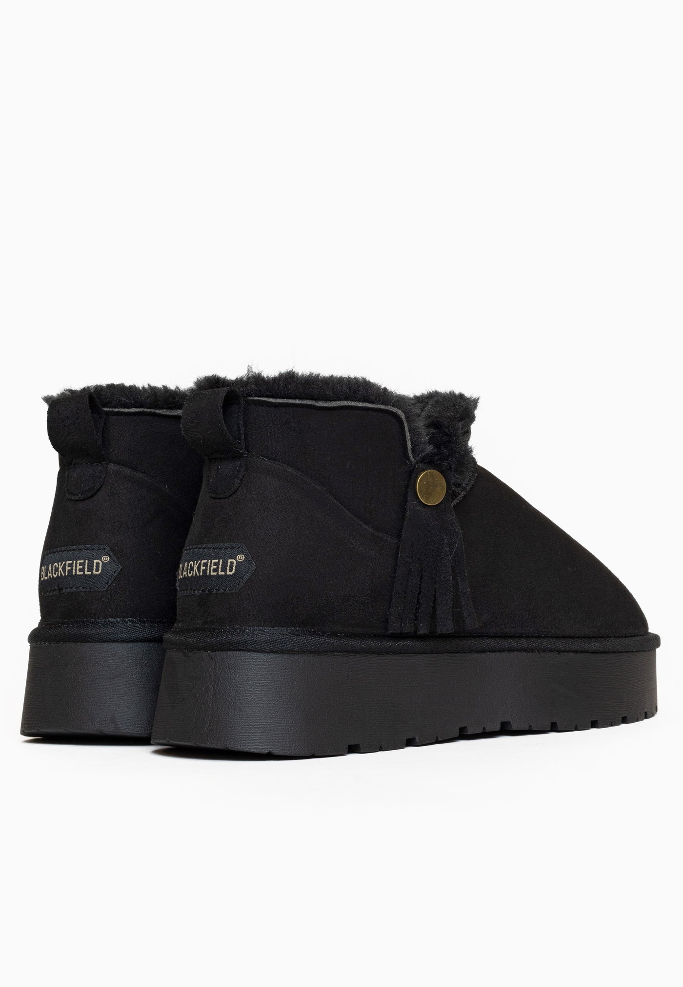 Paire de bottines fourrées Elonie noires vue de dos, étiquettes Blackfield aux talons