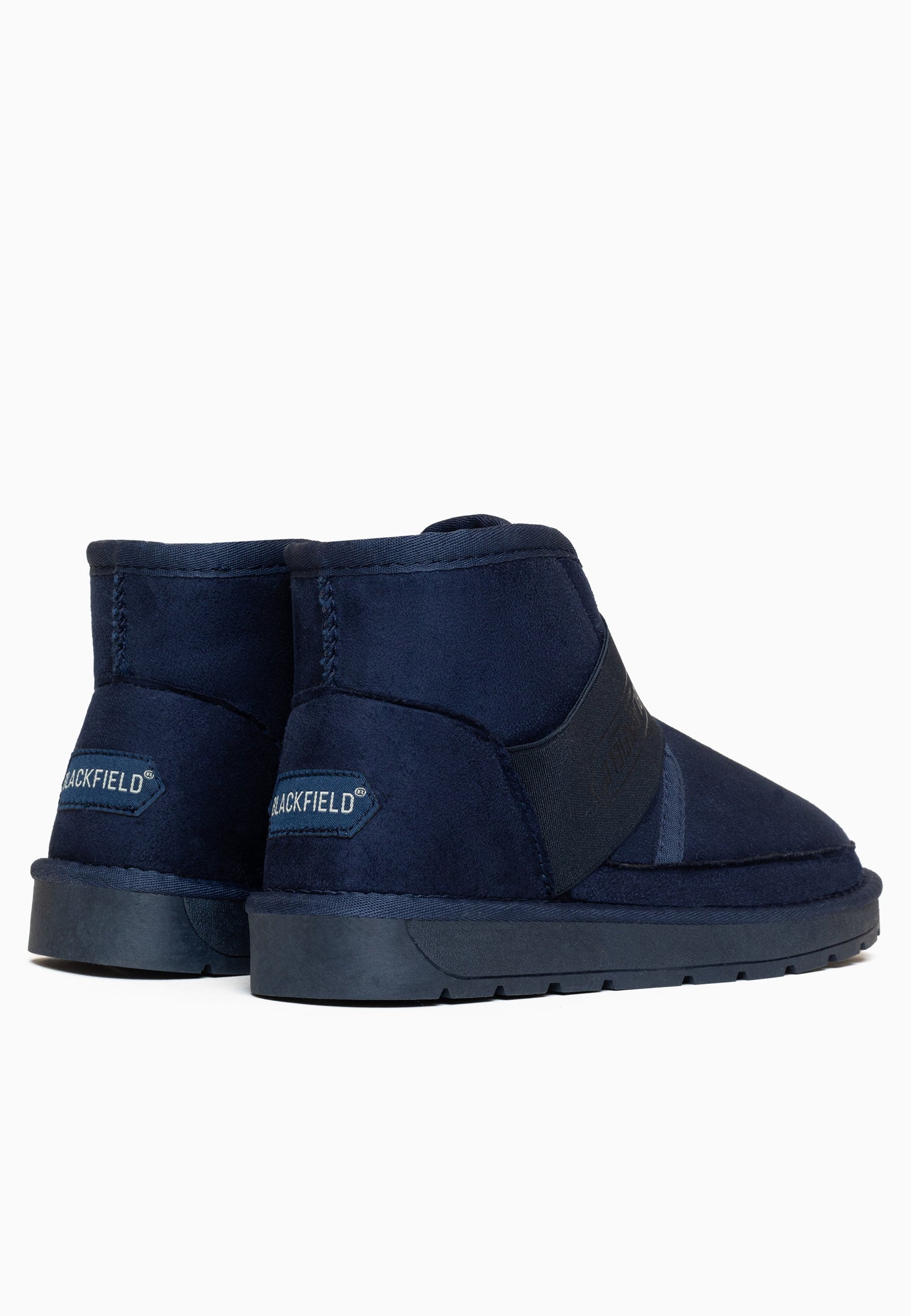 Paire de bottines fourrées Eshika marine vue de dos, étiquettes Blackfield bleues aux talons