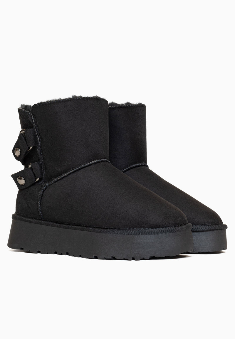 Paire de bottines fourrées Oceana noires de trois-quarts, deux brides rivetées