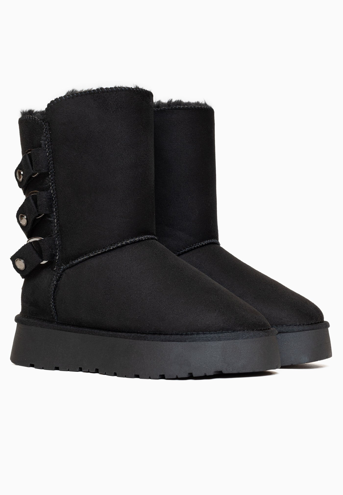 Paire de bottines fourrées Gena noires de trois-quarts, trois brides à rivets