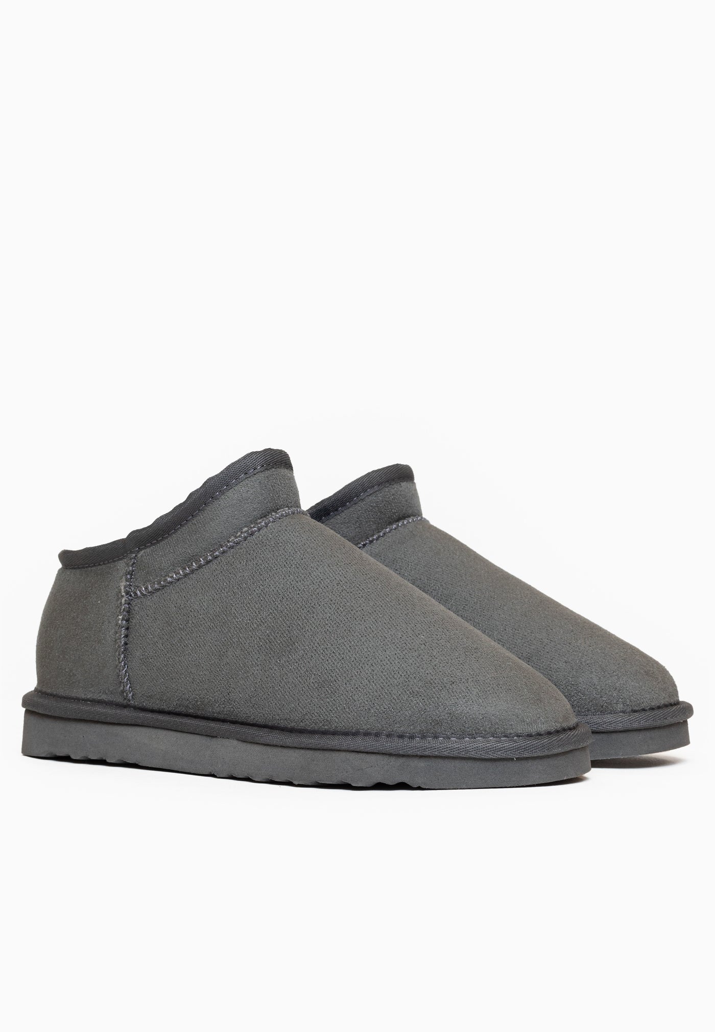 Deux bottines fourrées Fiaza anthracite posées de trois-quarts, tiges basses et bords échancrés