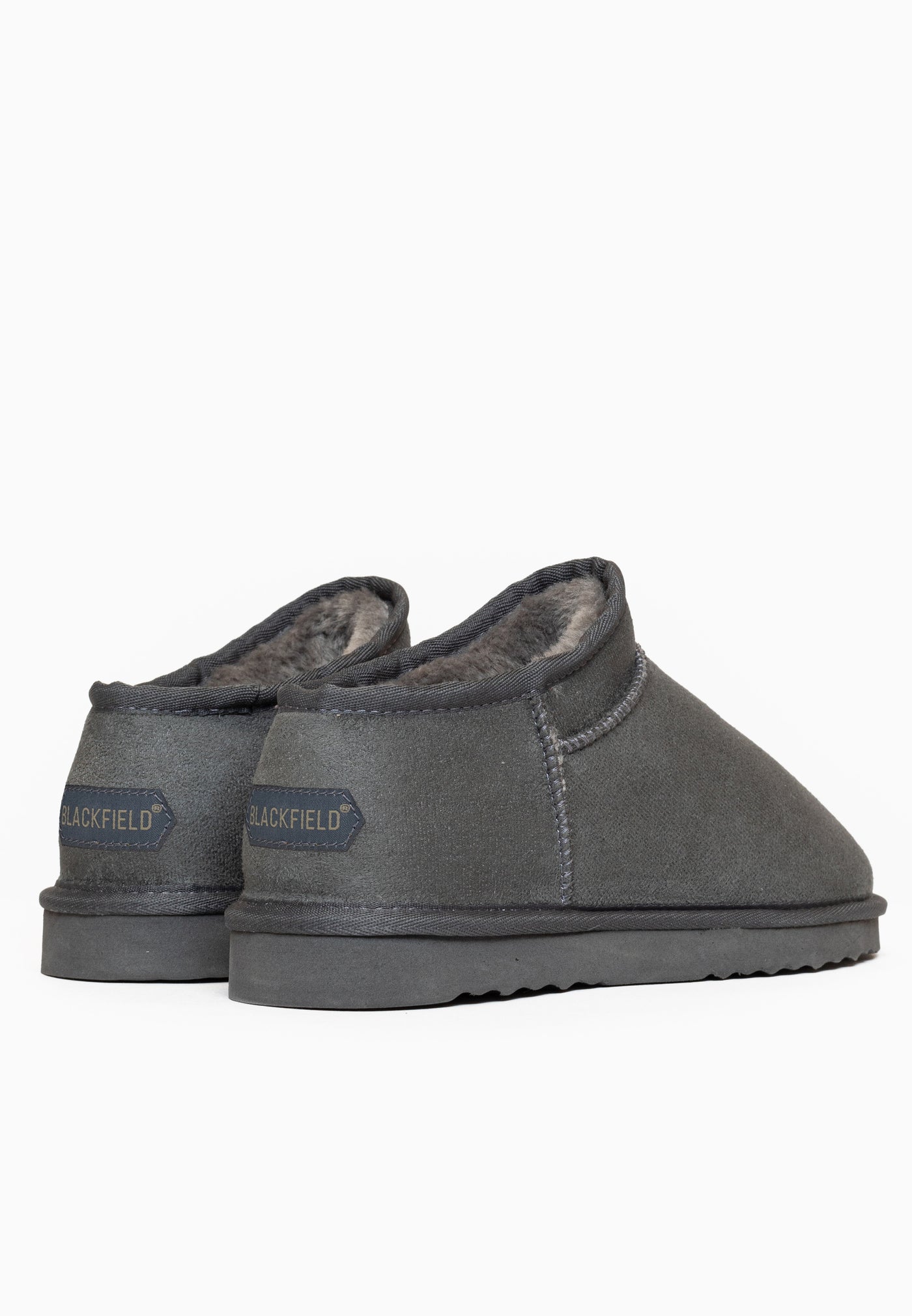 Paire de bottines fourrées Fiaza anthracite vue de dos, étiquettes Blackfield aux talons