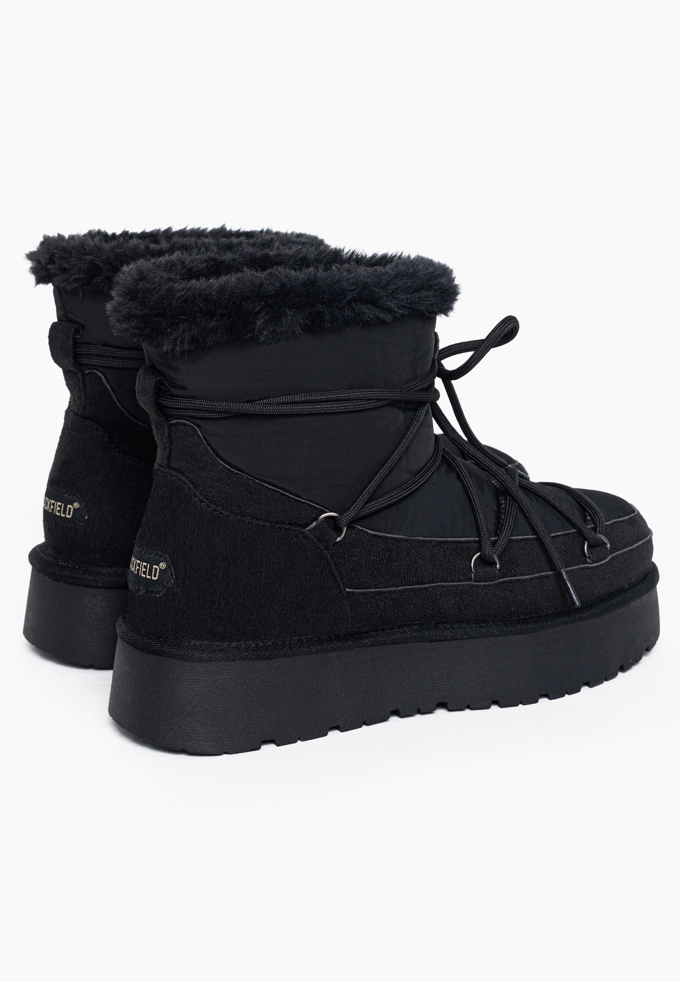 Paire de bottines fourrées Baikal noires de dos, deux étiquettes Blackfield claires