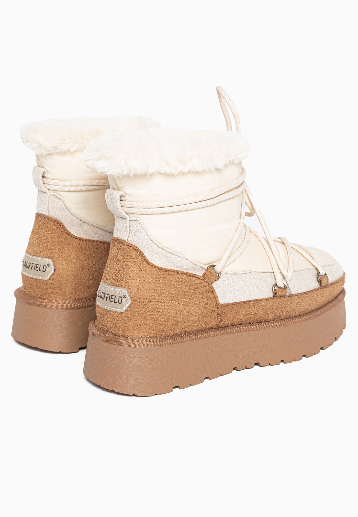 Paire de bottines fourrées Baikal camel de dos, étiquettes sur les contreforts