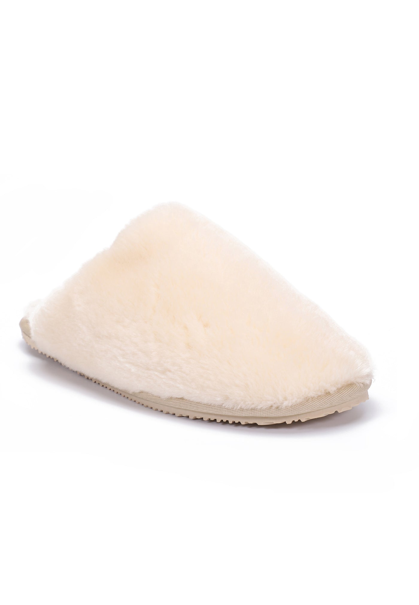 Chausson fourré Fraya naturel de trois-quarts avant, pointe pleine et semelle beige