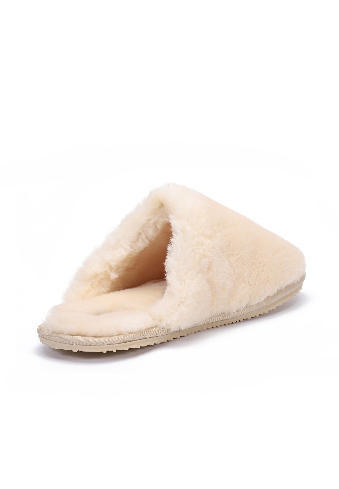 Chausson fourré Fraya naturel de trois-quarts arrière, entrée du pied garnie de poil écru