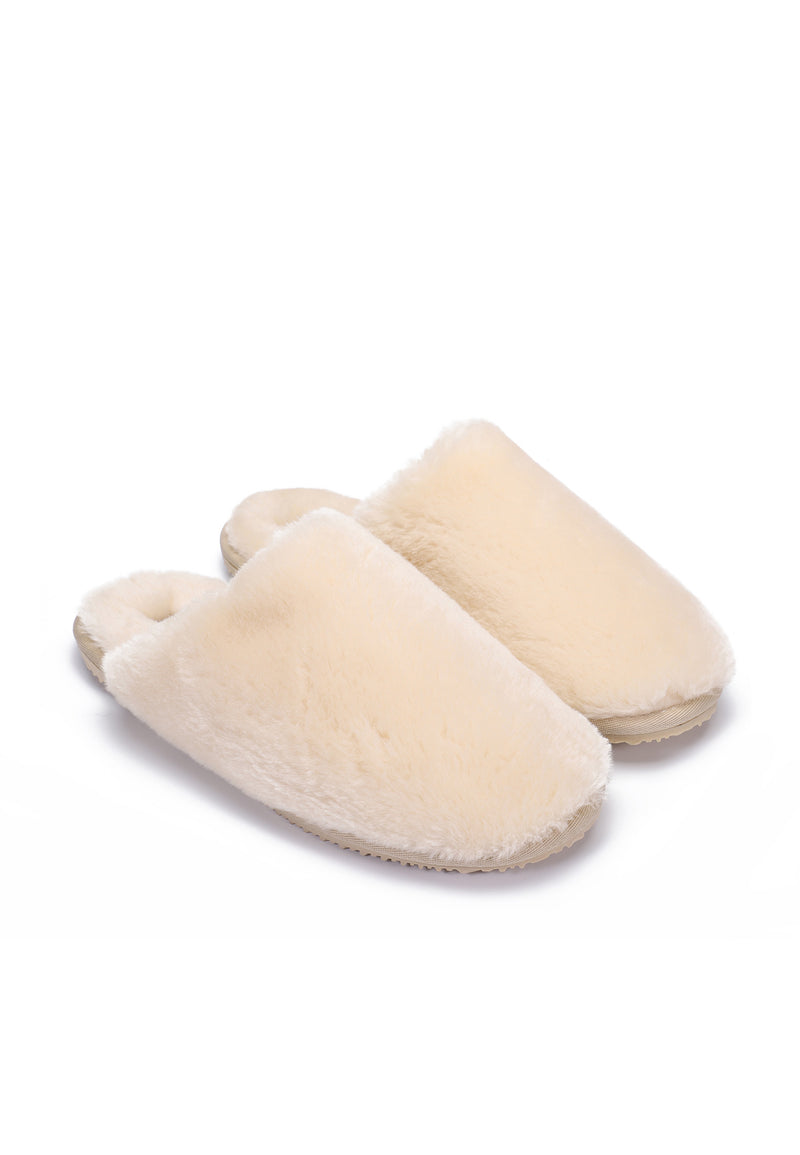 Paire de chaussons fourrés Fraya naturel de trois-quarts, poil ivoire et semelle beige