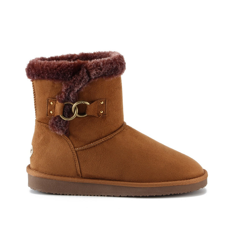 Bottine fourrée Reindeer camel vue de trois-quarts, revers prune et clous dorés