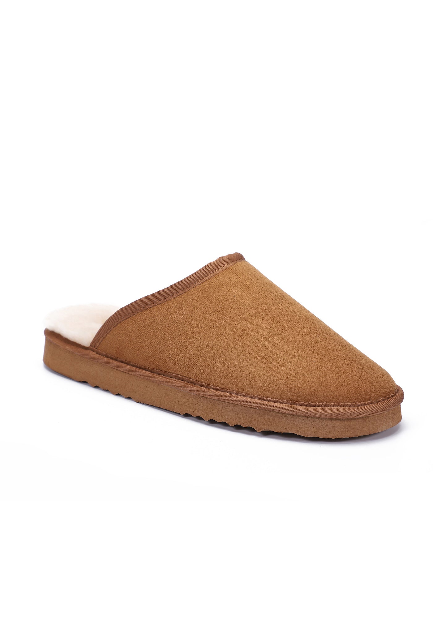 Chausson fourré Feven camel de trois-quarts avant, dessus uni et semelle crantée