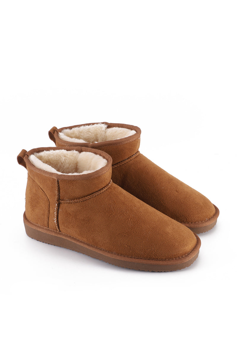 Paire de bottines fourrées Mini Milli camel de trois-quarts, fausse fourrure écrue au col