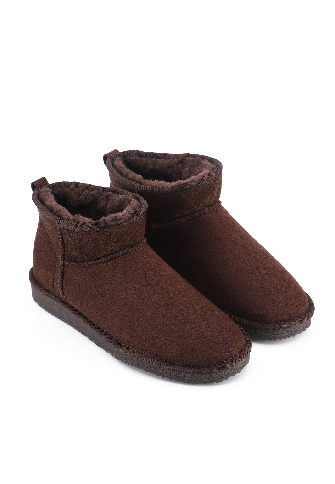 Paire de bottines fourrées Mini Milli marron de trois-quarts, doublure chocolat au col