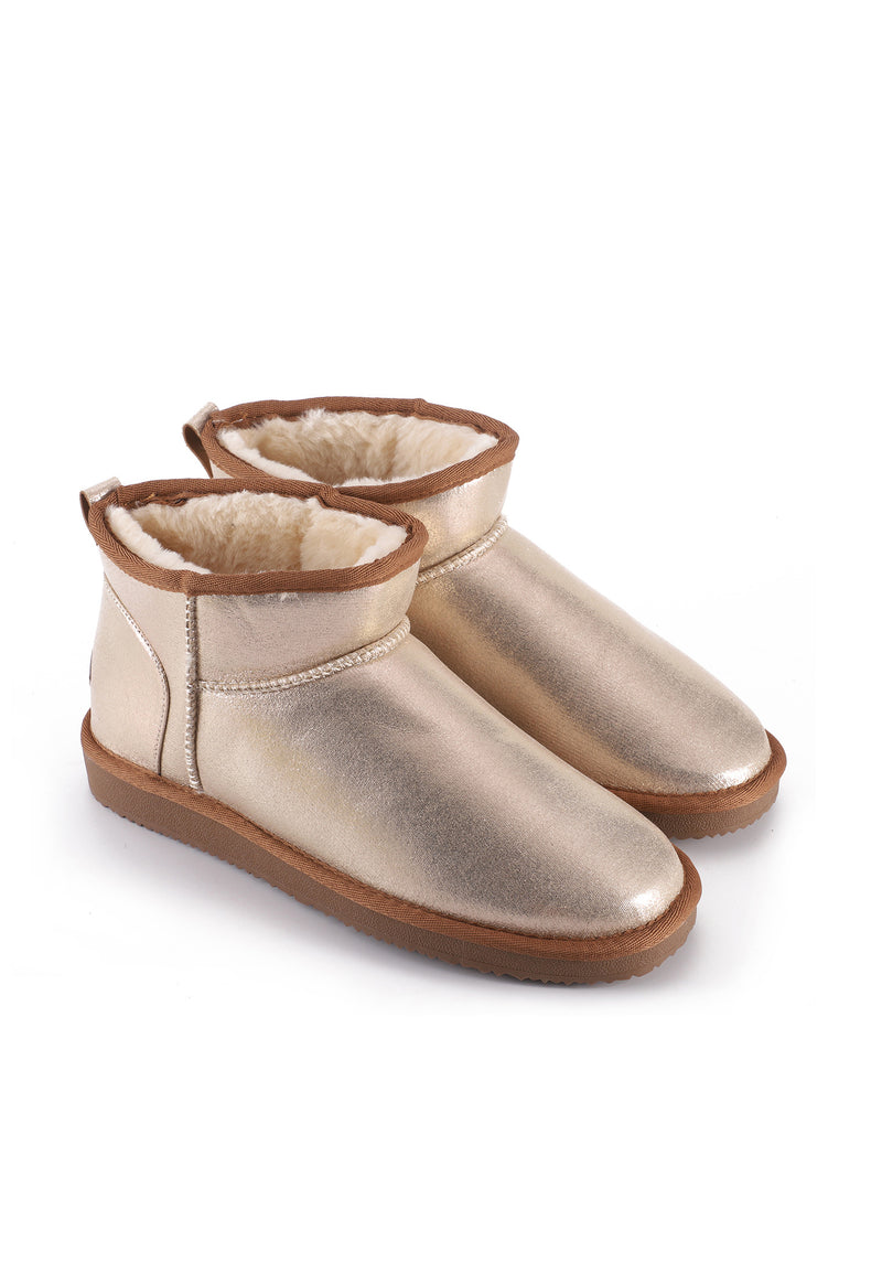 Bottines fourrées Mini Milli beige champagne de trois-quarts, bordure caramel et doublure crème