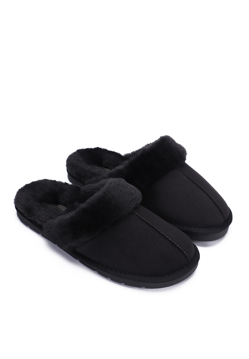 La paire de chaussons fourrés Sleepers Emilija noirs, vue de trois-quarts
