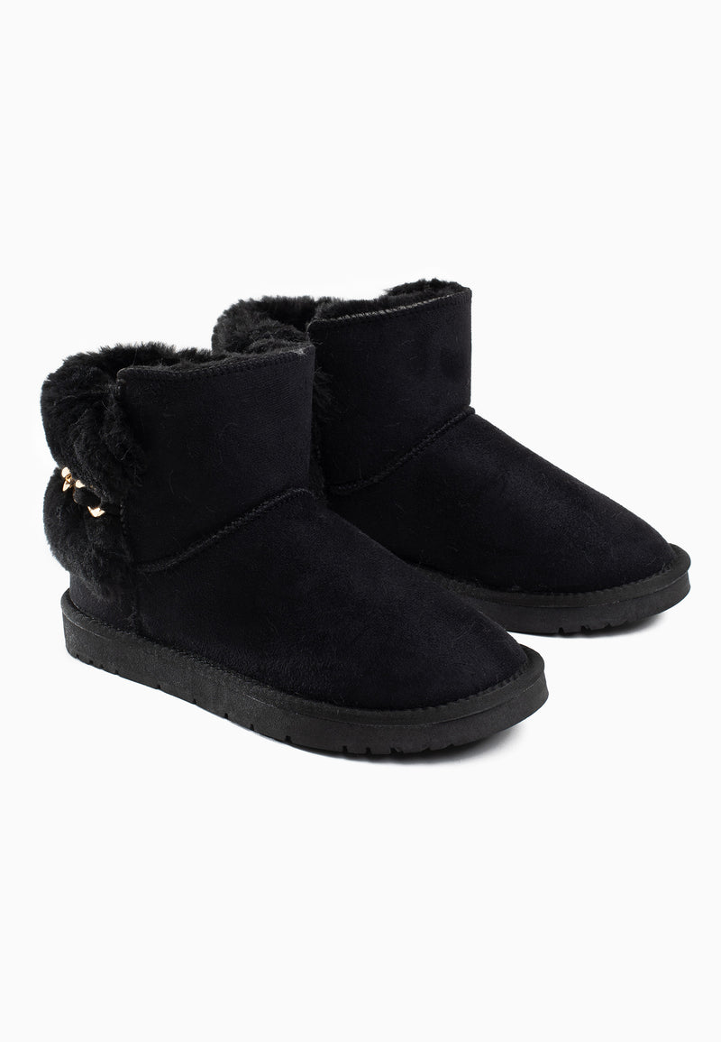 Bottines fourrées Calix noires en paire, vues de trois-quarts, chaîne dorée au col
