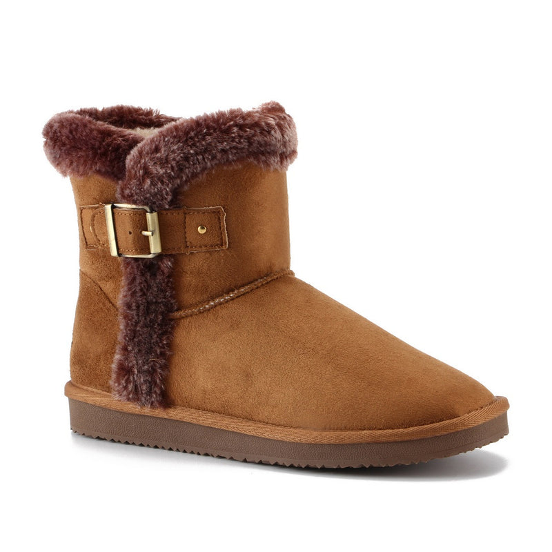 Bottine fourrée Anthabasca camel de profil, boucle carrée dorée sur la bride de tige