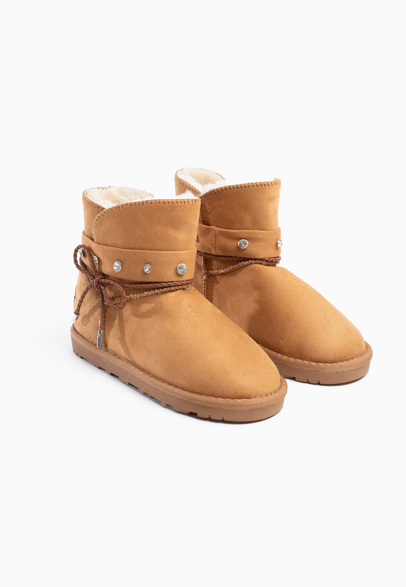 Paire de bottines fourrées Sutton camel, brides cloutées de strass et cordons tressés