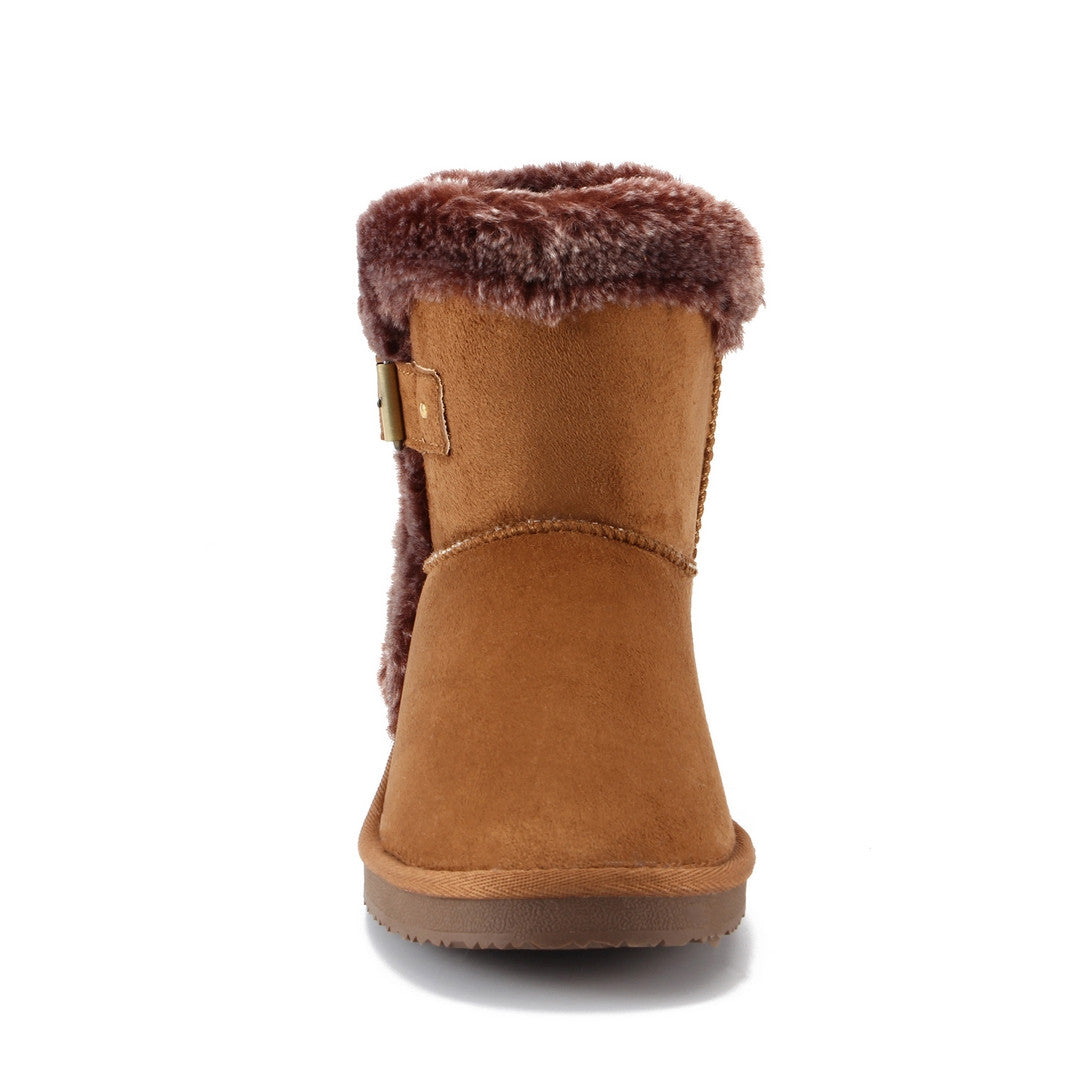 Bottine fourrée Anthabasca camel de face, col prune replié au-dessus de la boucle dorée