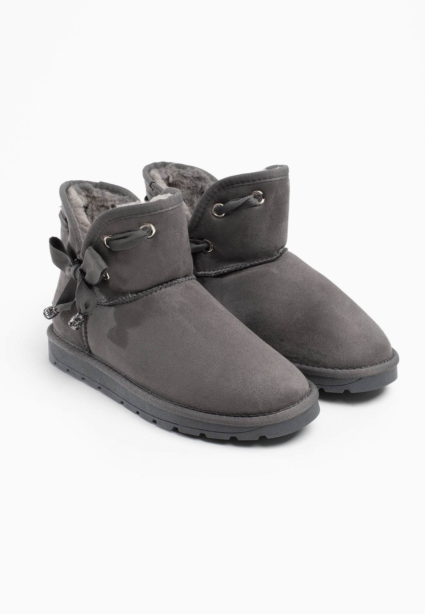 Paire de bottines fourrées Mikasa gris foncé de trois-quarts, rubans noués sur le côté