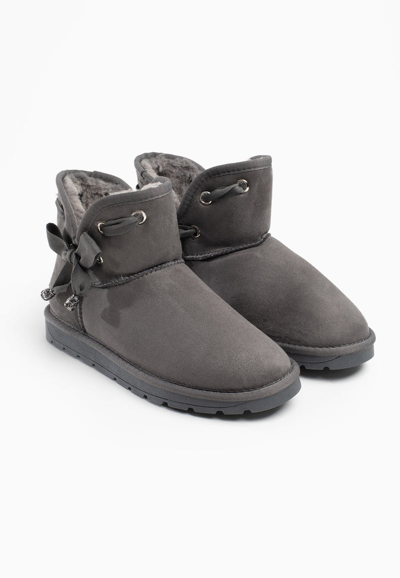 Paire de bottines fourrées Mikasa gris foncé de trois-quarts, rubans noués sur le côté
