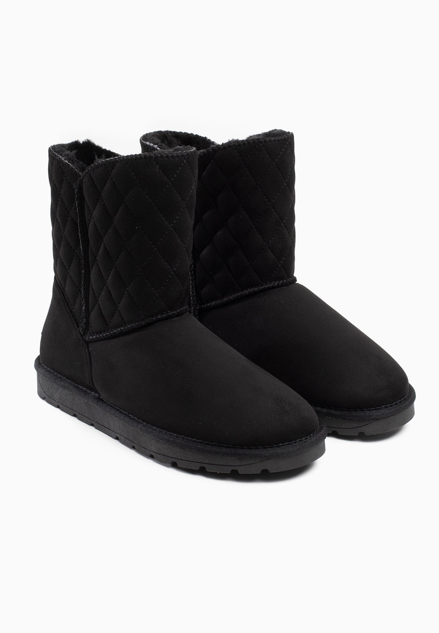 Deux bottines fourrées Maelis noires de trois-quarts, tiges piquées en losanges