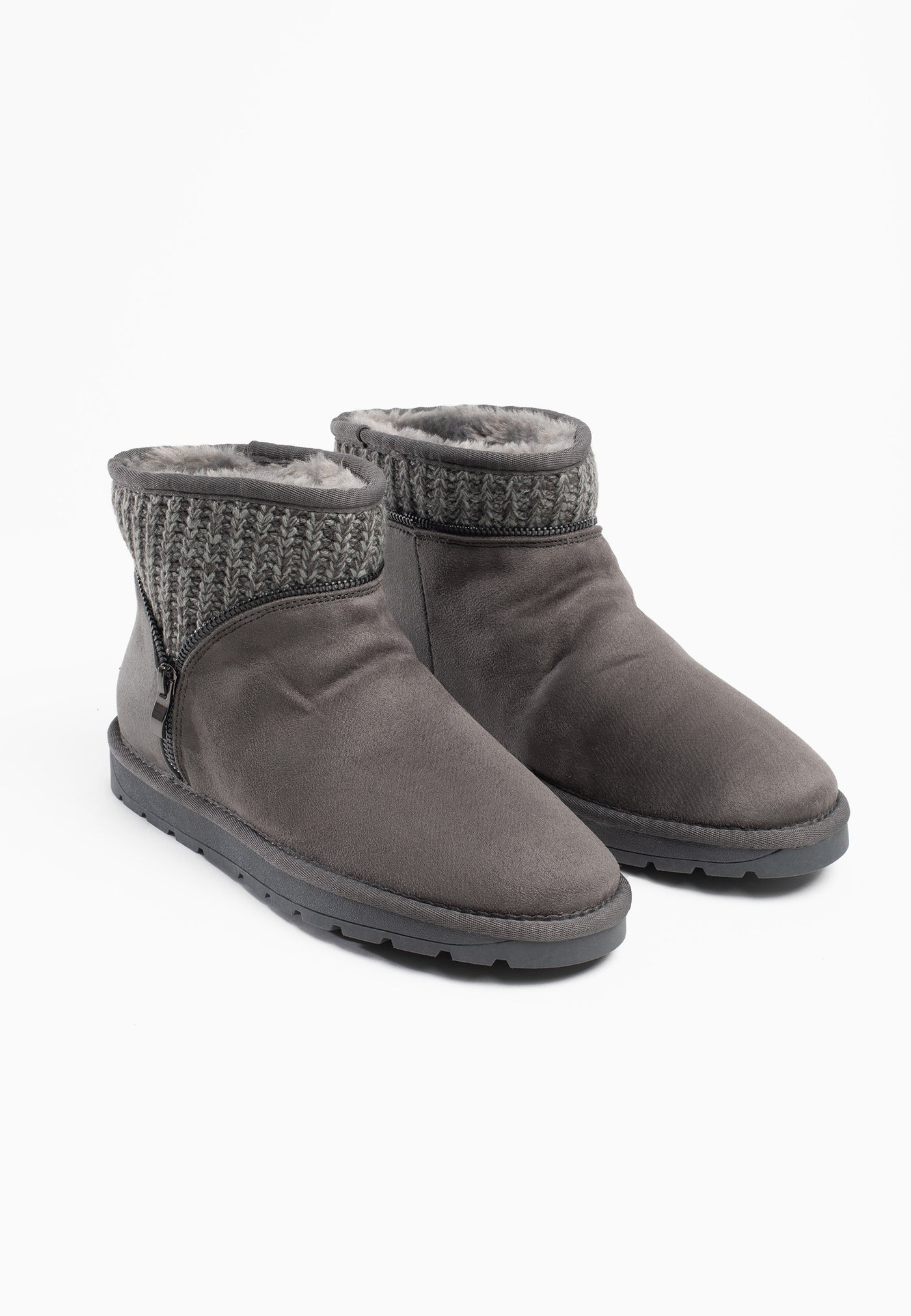 Paire de bottines fourrées Lyana gris foncé de trois-quarts, cols en maille côtelée