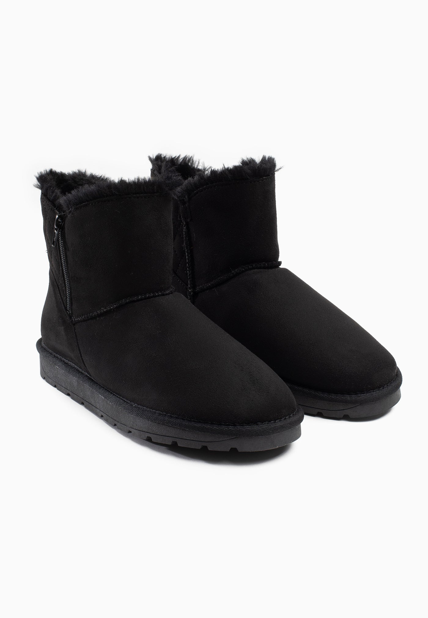 Paire de bottines fourrées Lena noires de trois-quarts, cols de fausse fourrure noire