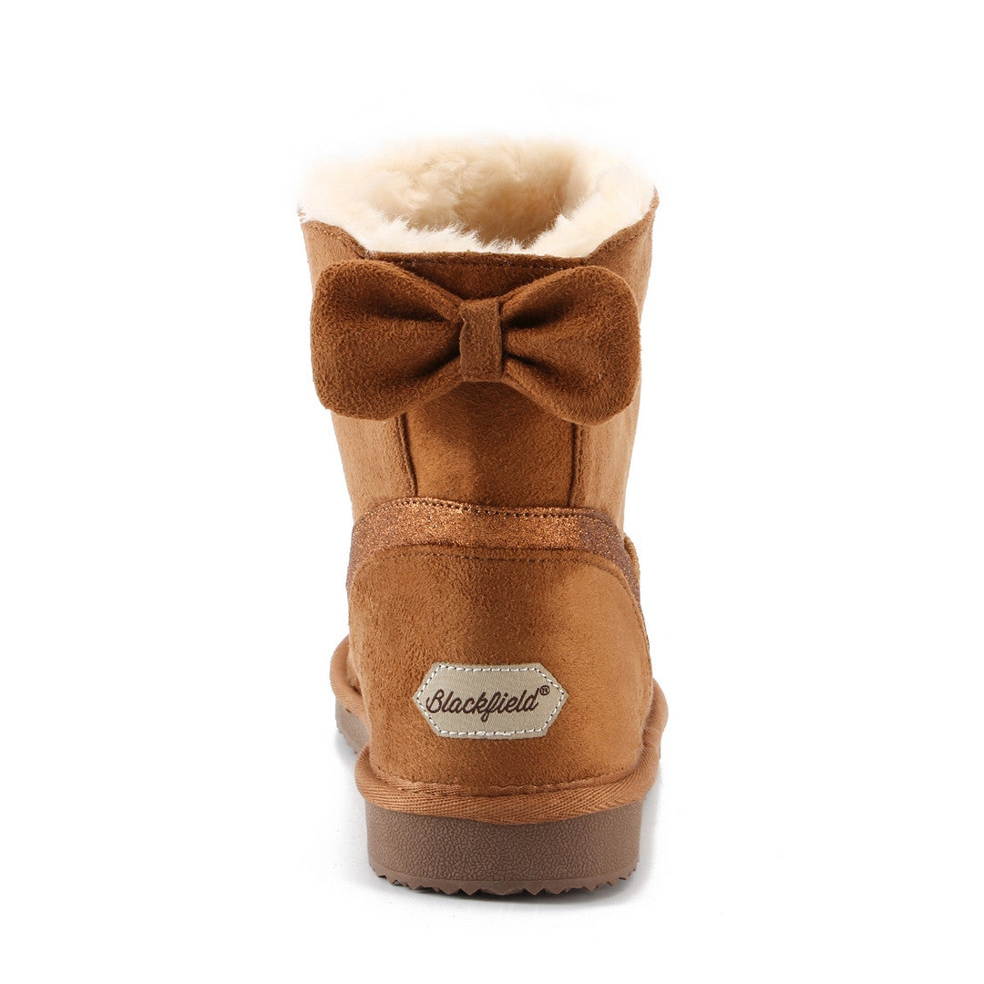 Bottine fourrée Champlain camel de dos, gros nœud de microfibre et étiquette claire