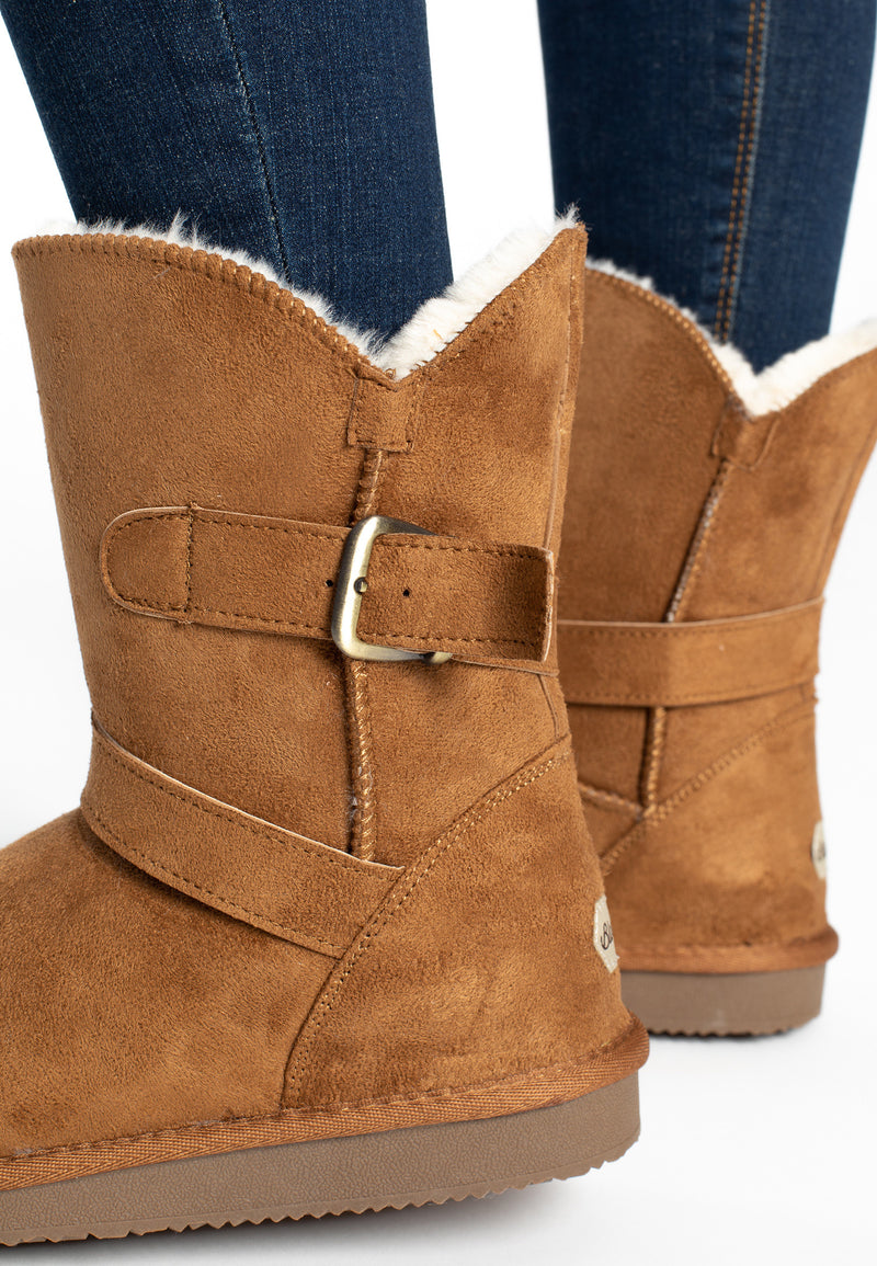 Bottines fourrées Eden camel vues de près, boucle laiton et doublure crème
