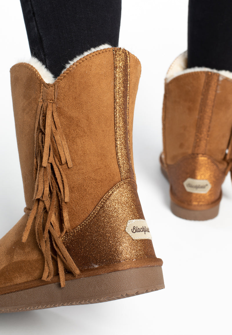 Bottines fourrées Cardero camel vues de près, contrefort pailleté bronze et étiquette ovale