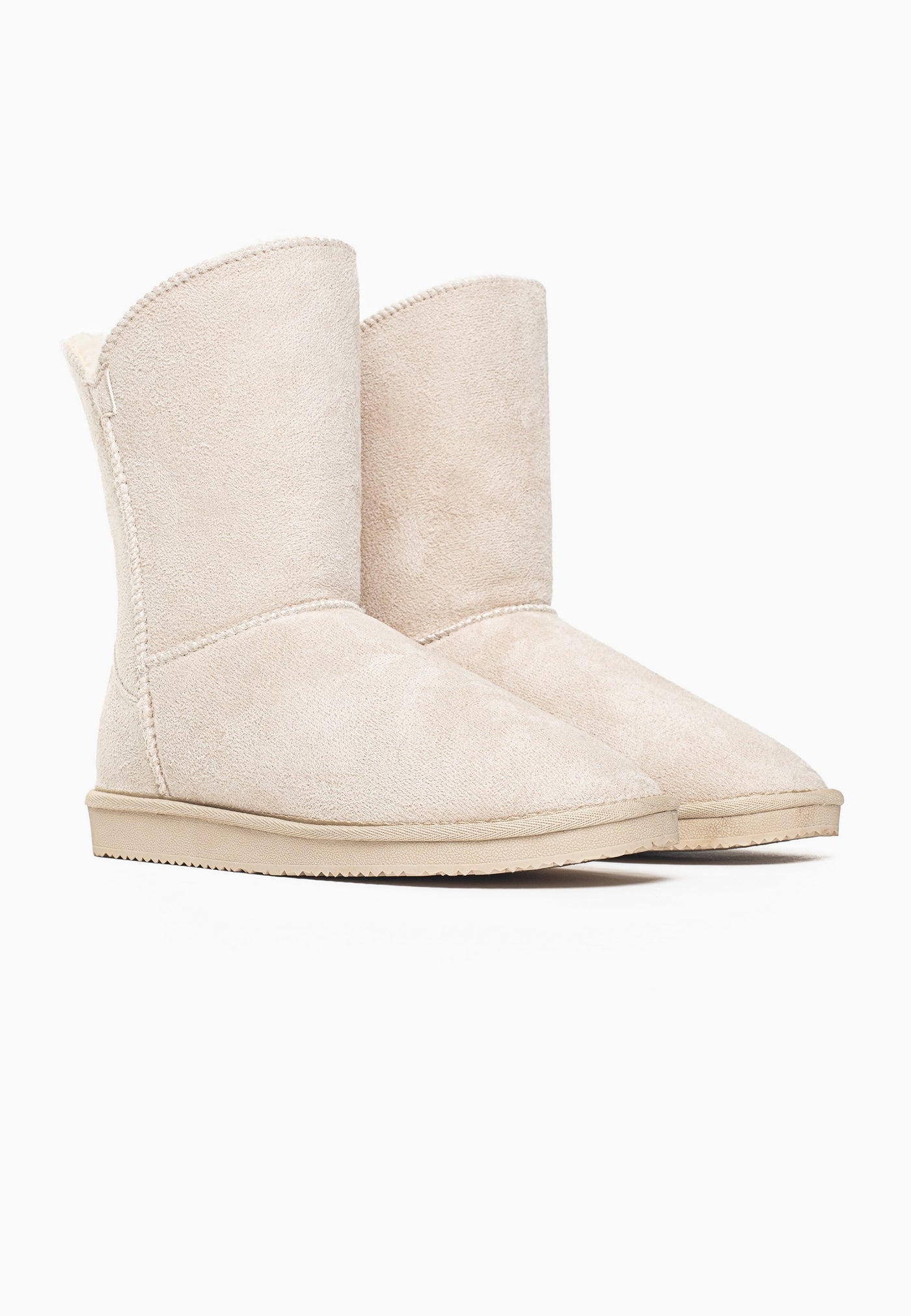 Paire de bottines fourrées Ocean naturel de trois-quarts, col fendu en V au bord