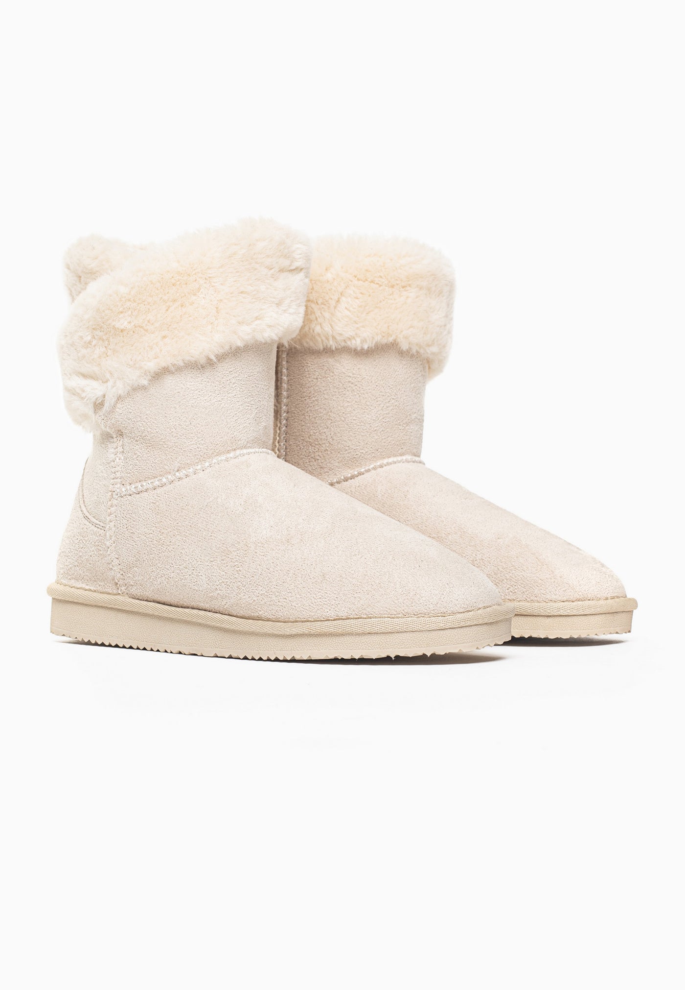 Paire de bottines fourrées Barbara naturel de trois-quarts, revers crème rabattus