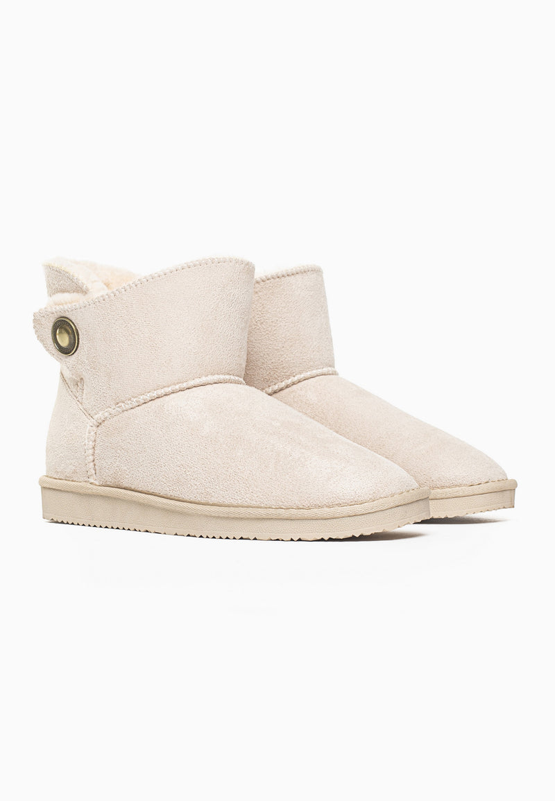 Paire de bottines fourrées Cayuga naturel de trois-quarts, bouton doré sur la patte
